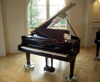 Steinway & Sons O-180