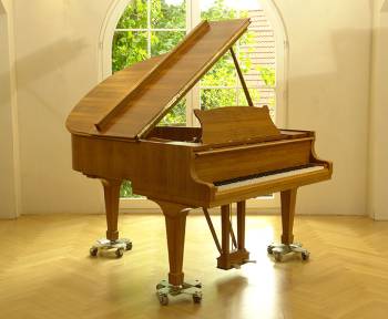 Steinway & Sons S-155